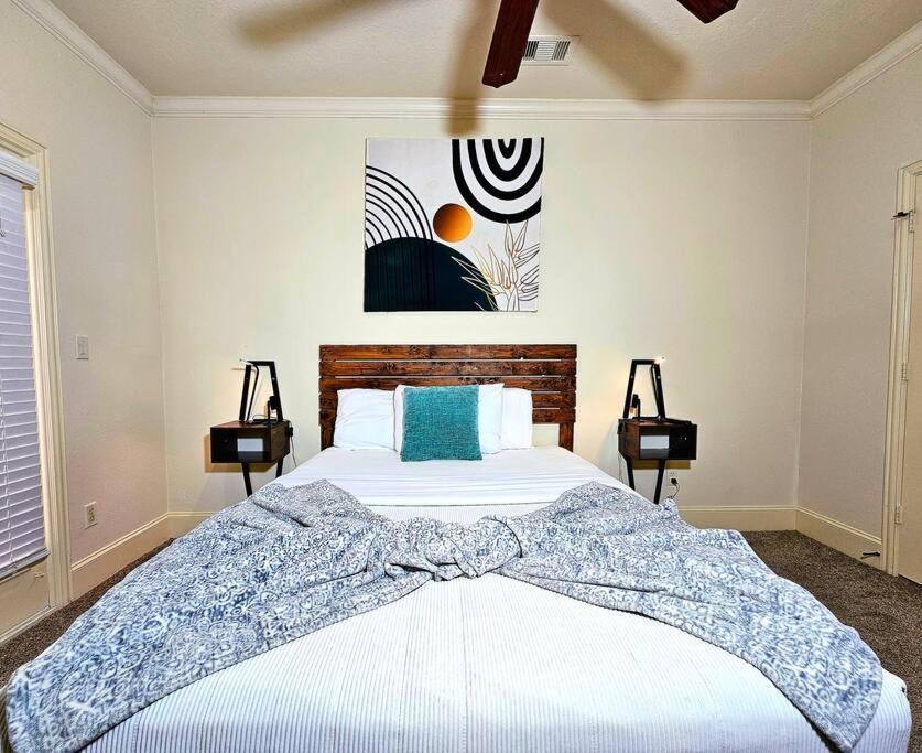 Apartment Sleeps 8 Zen Galleria Retreat King Bed Patio 3 Br *