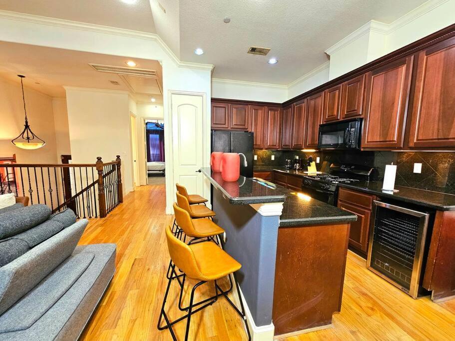 Sleeps 8 Zen Galleria Retreat King Bed Patio 3 Br Apartment Houston