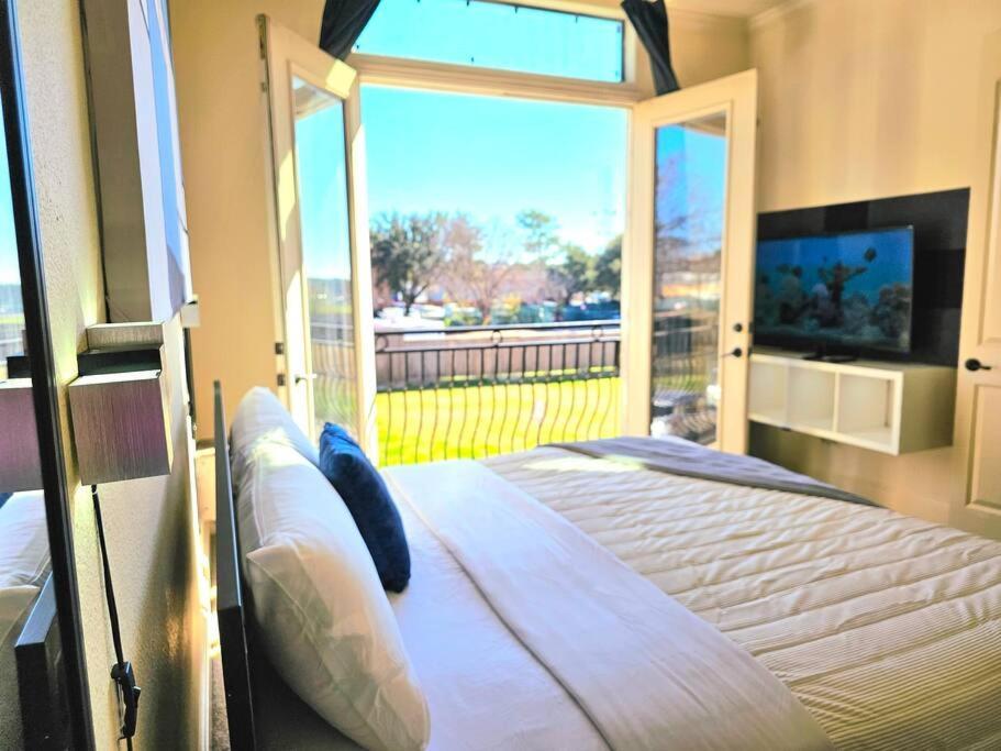 Apartment Sleeps 8 Zen Galleria Retreat King Bed Patio 3 Br