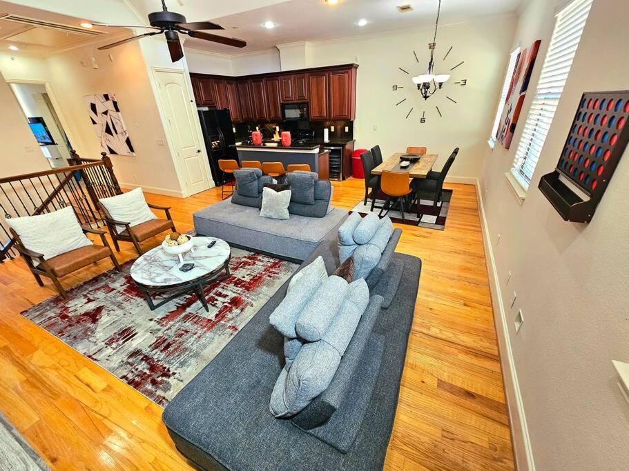 Apartment Sleeps 8 Zen Galleria Retreat King Bed Patio 3 Br