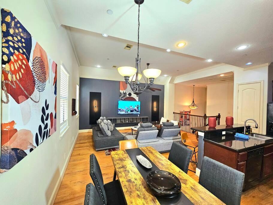 Sleeps 8 Zen Galleria Retreat King Bed Patio 3 Br *