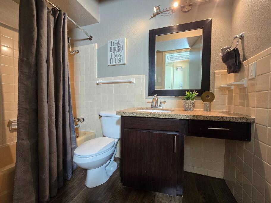 Walking Distance Galleria 2br 2ba Pool * Houston