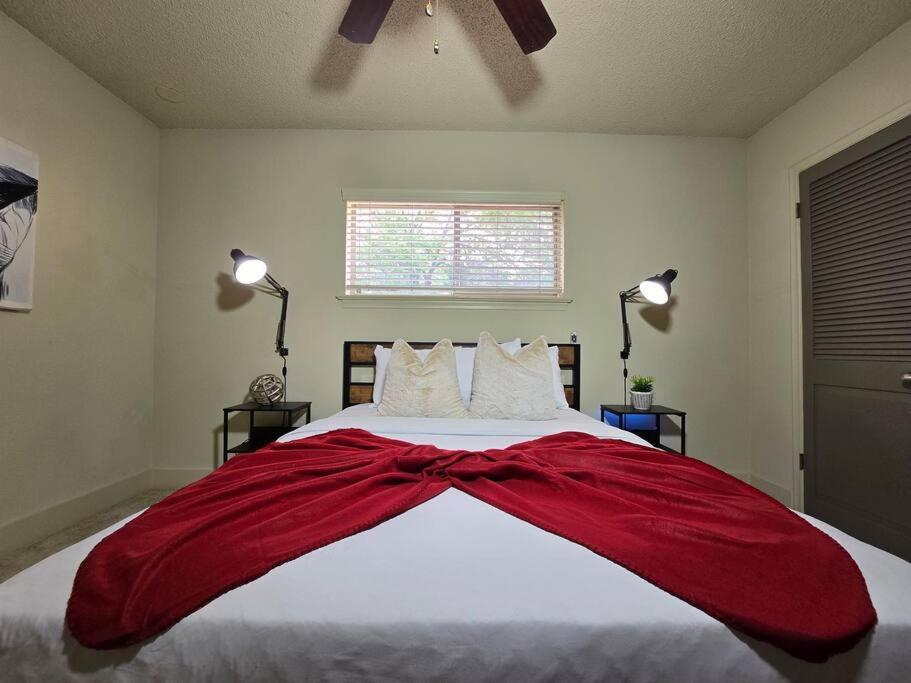 Apartment Walking Distance Galleria 2br 2ba Pool