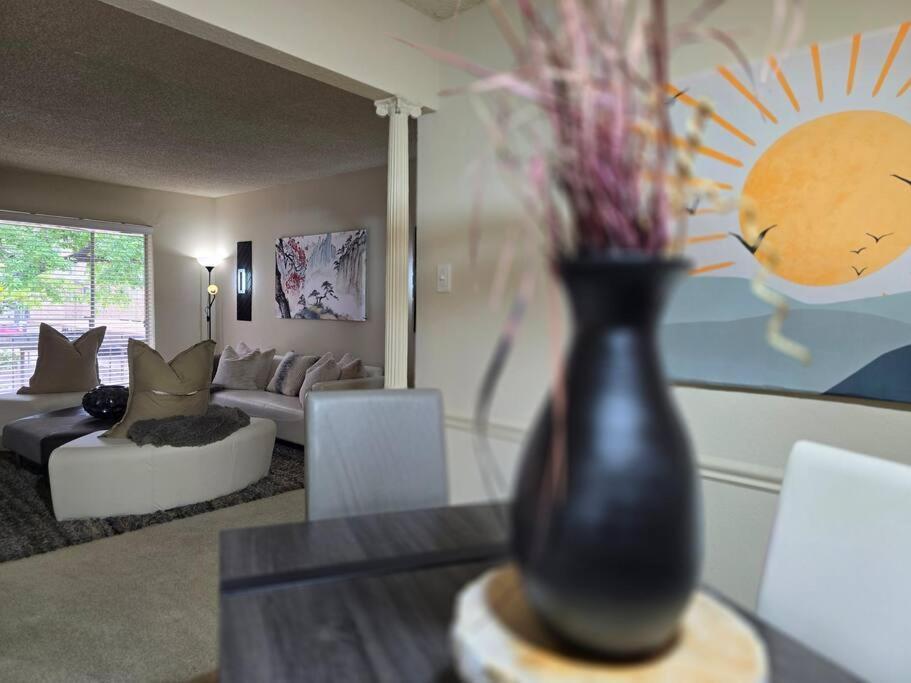 Walking Distance Galleria 2br 2ba Pool Apartment Houston