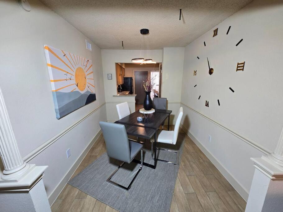 Walking Distance Galleria 2br 2ba Pool Houston