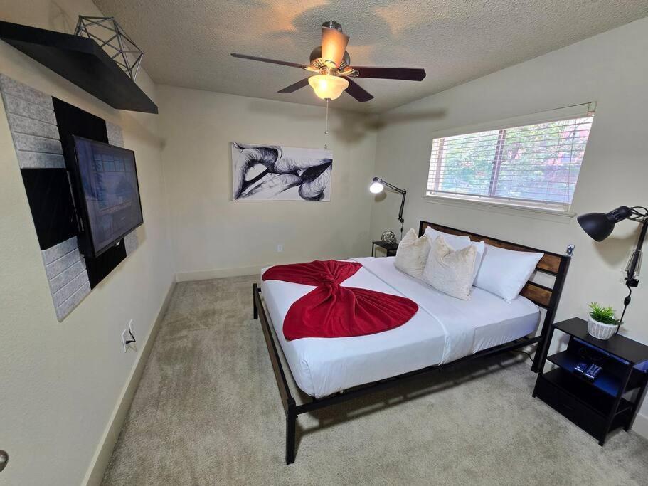 Walking Distance Galleria 2br 2ba Pool * Houston