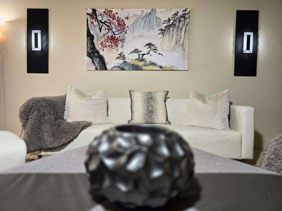 Walking Distance Galleria 2br 2ba Pool