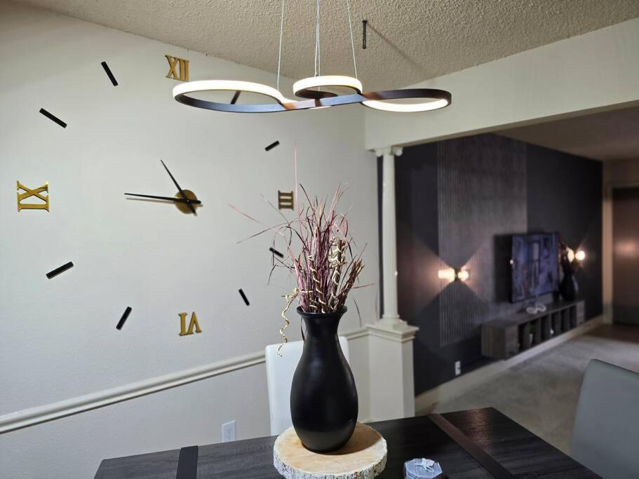 Walking Distance Galleria 2br 2ba Pool Apartment