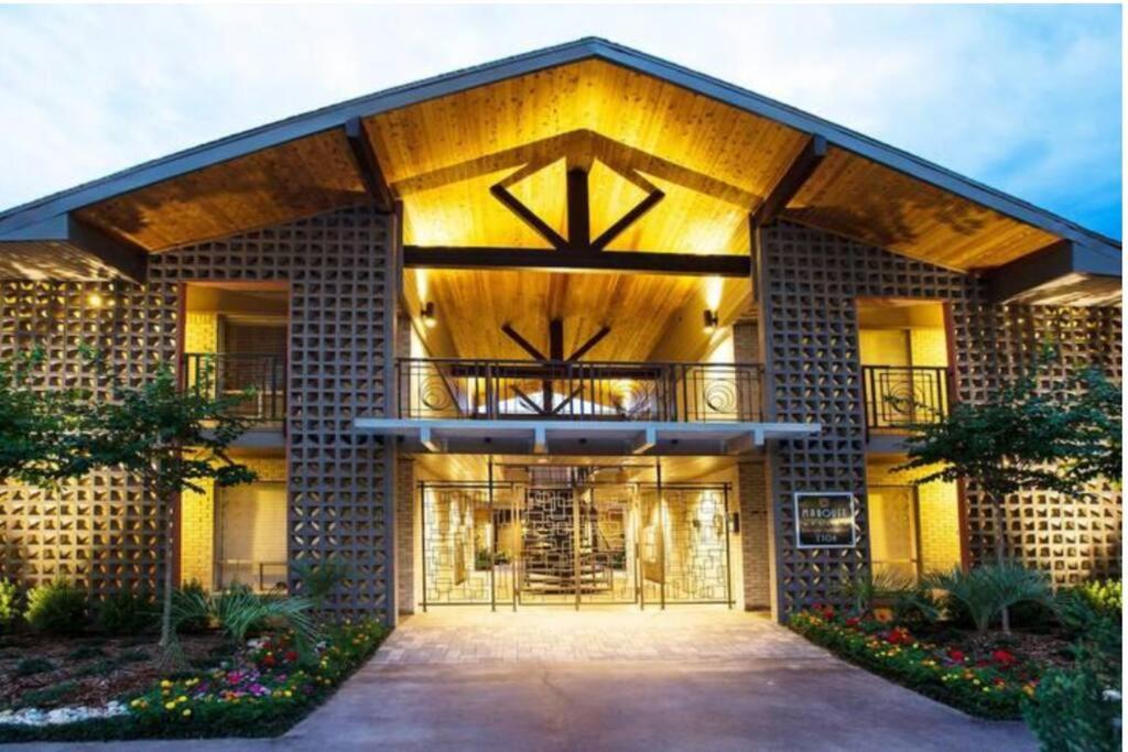 Apartment Walking Distance Galleria 2br 2ba Pool
