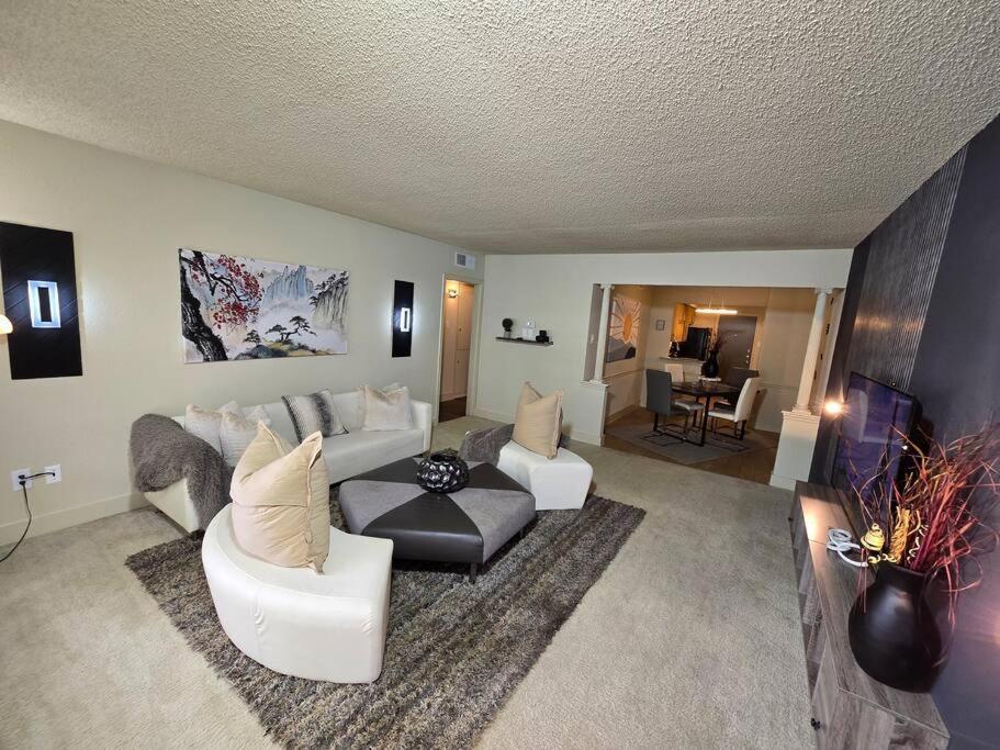 Apartment Walking Distance Galleria 2br 2ba Pool *