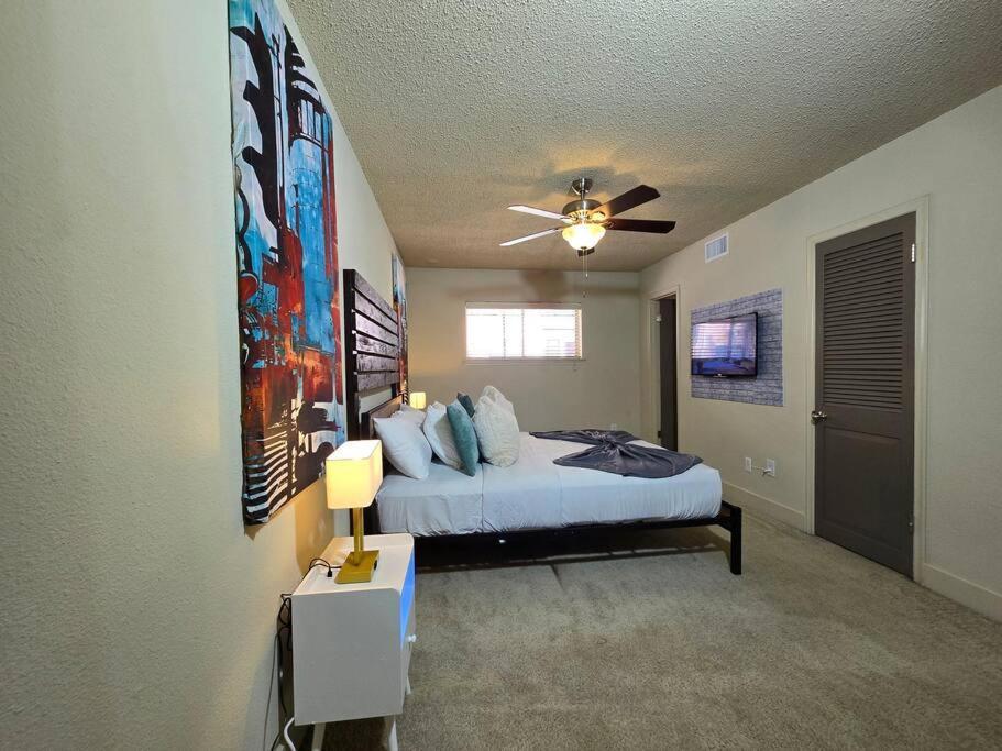 Walking Distance Galleria 2br 2ba Pool Apartment Houston