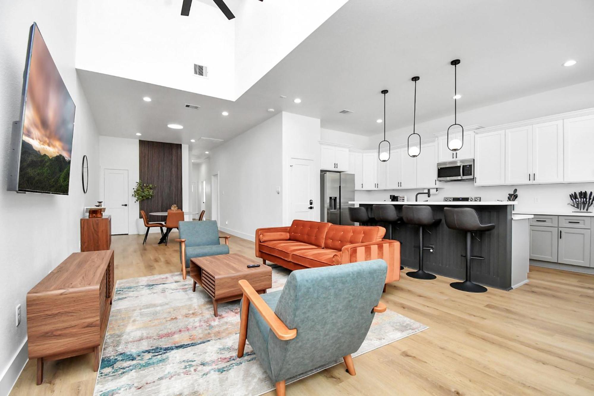 Holiday home 2 Homes Sleeps 18 Near Downtown Fully Gated With Parking Houston