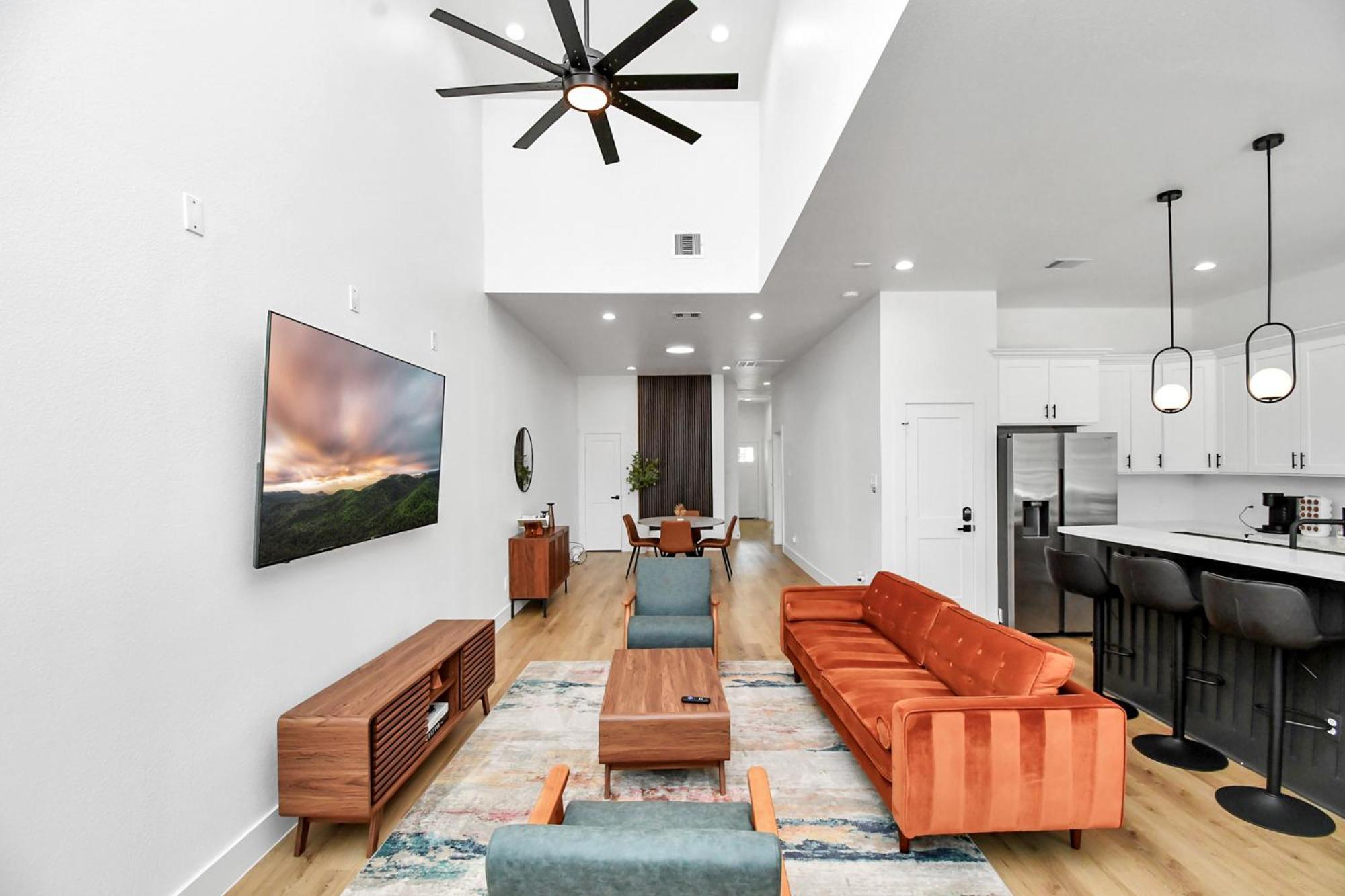 2 Homes Sleeps 18 Near Downtown Fully Gated With Parking Houston