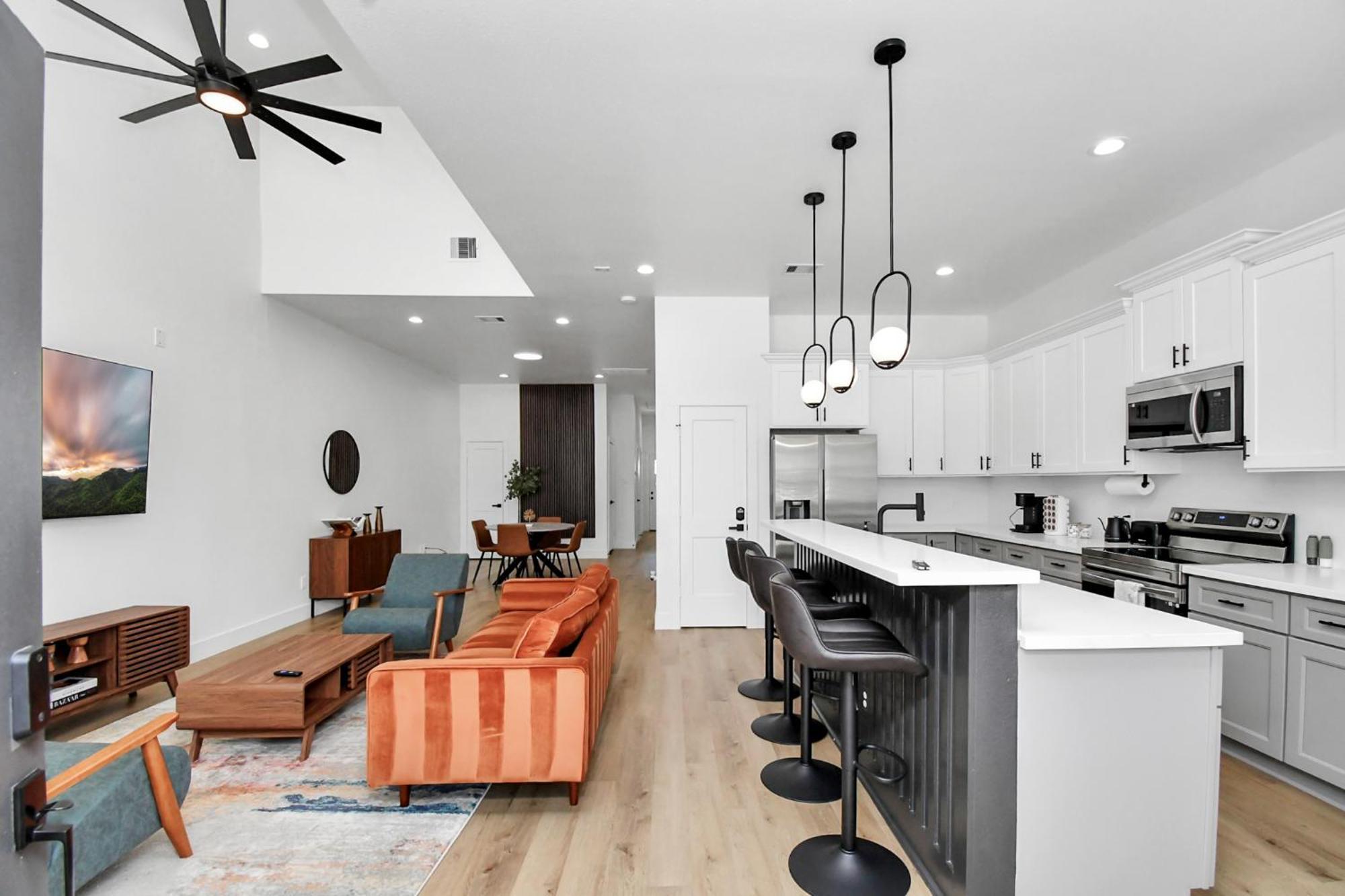 2 Homes Sleeps 18 Near Downtown Fully Gated With Parking * Houston