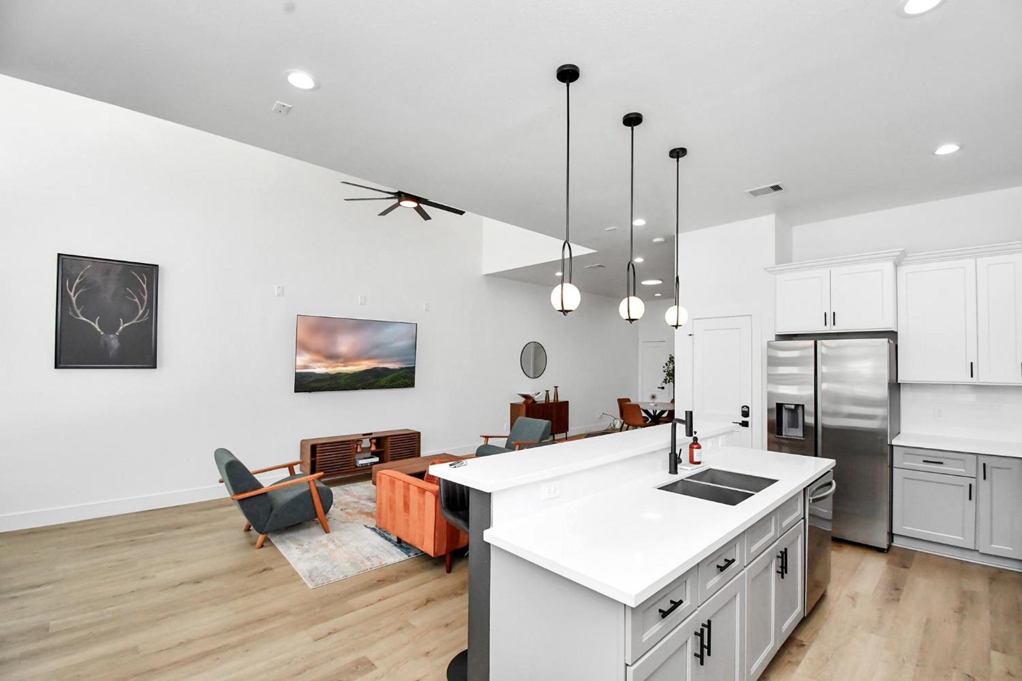 Holiday home 2 Homes Sleeps 18 Near Downtown Fully Gated With Parking Houston