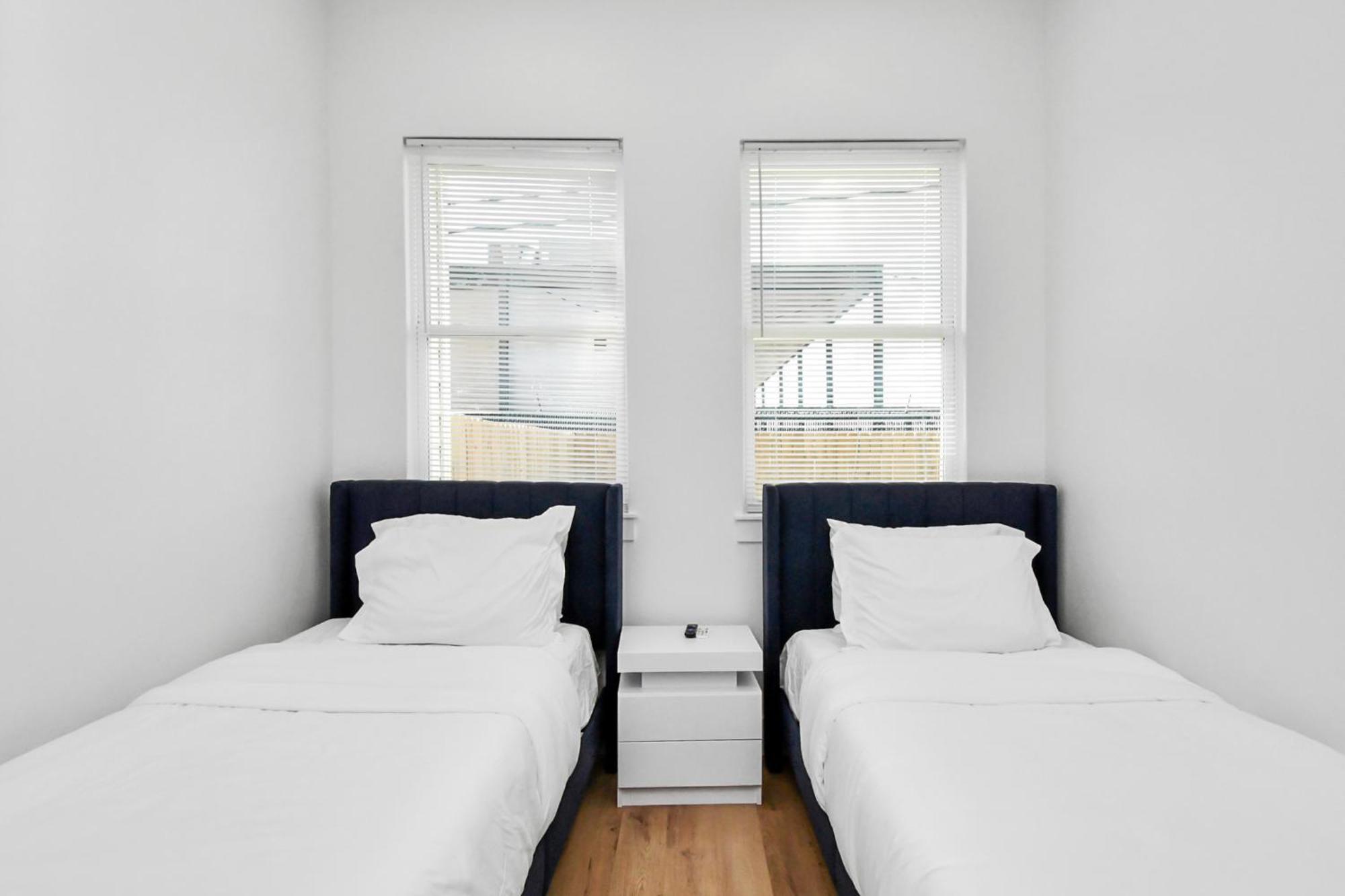2 Homes Sleeps 18 Near Downtown Fully Gated With Parking * Houston