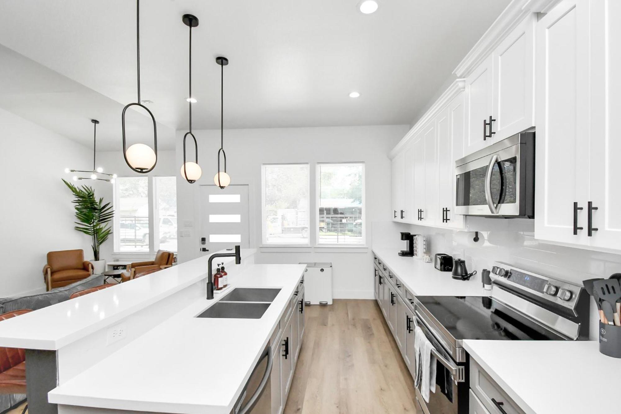 2 Homes Sleeps 18 Near Downtown Fully Gated With Parking Houston