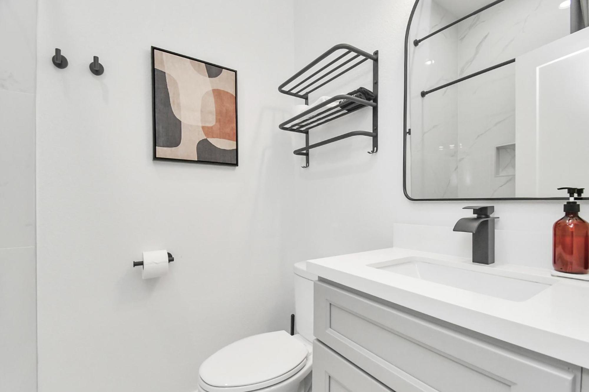 2 Homes Sleeps 18 Near Downtown Fully Gated With Parking