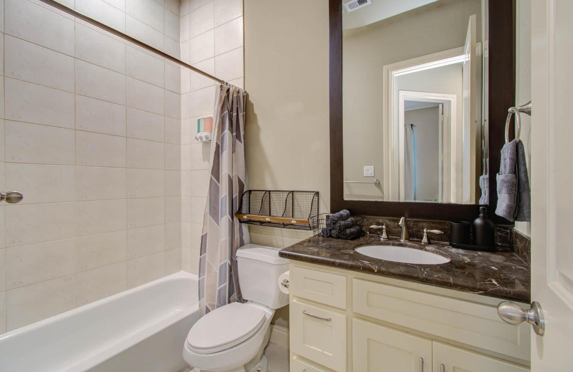Chic & 3-bd Townhouse Mins To Dt * Houston