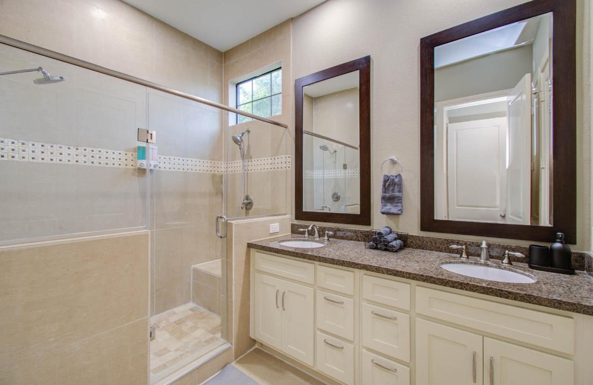Chic & 3-bd Townhouse Mins To Dt Holiday home