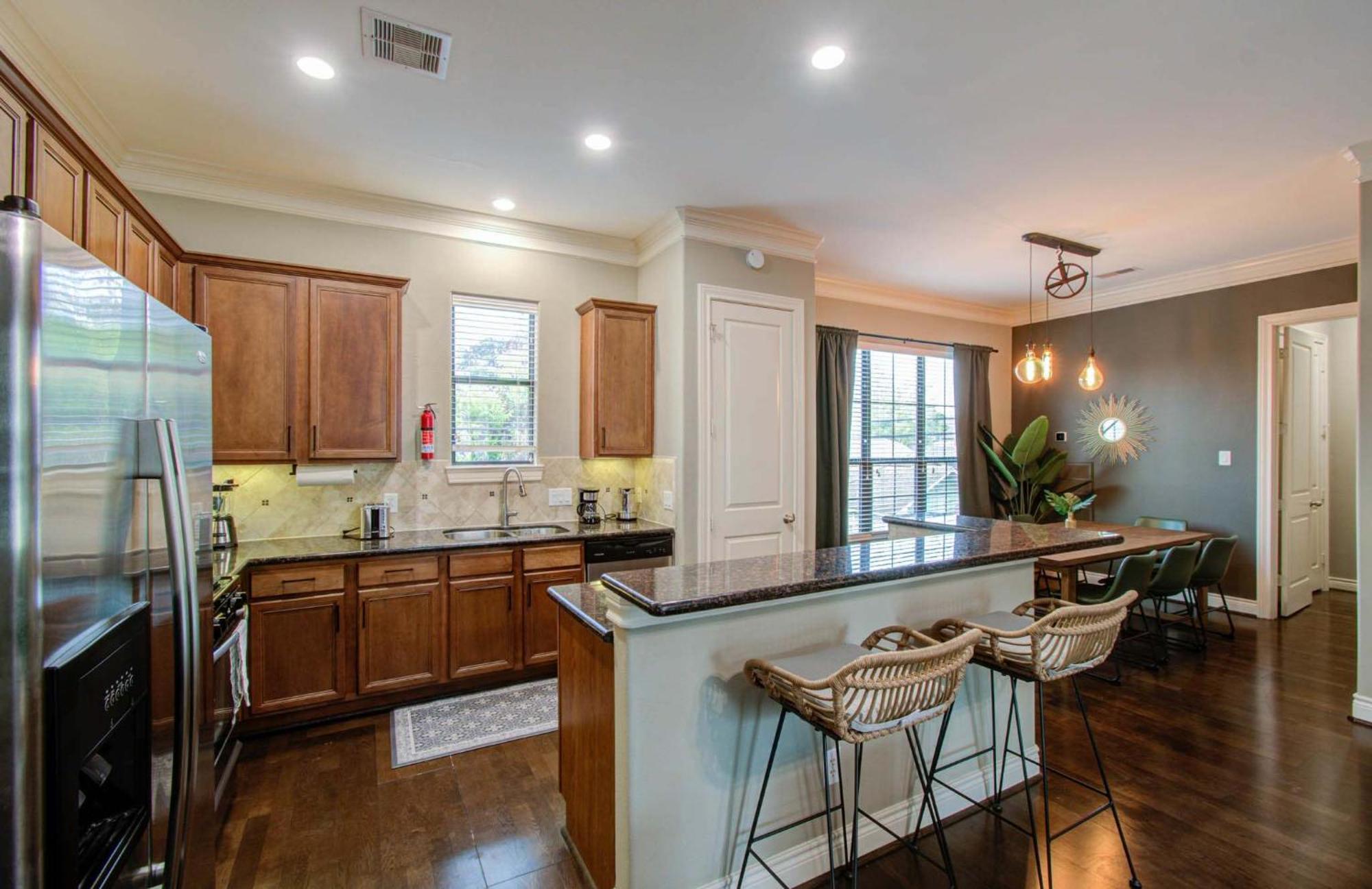 Chic & 3-bd Townhouse Mins To Dt Holiday home