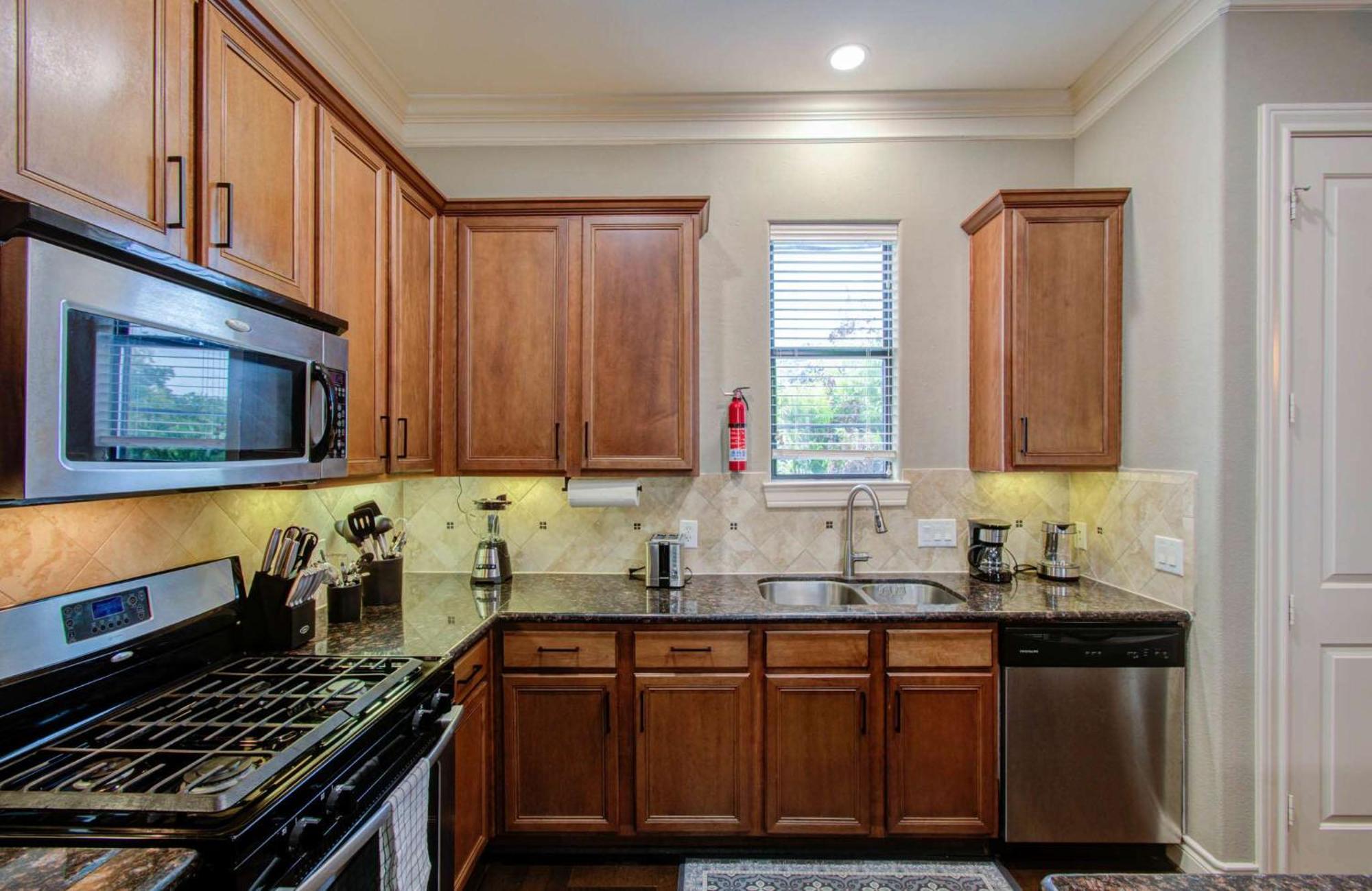 Chic & 3-bd Townhouse Mins To Dt * Houston