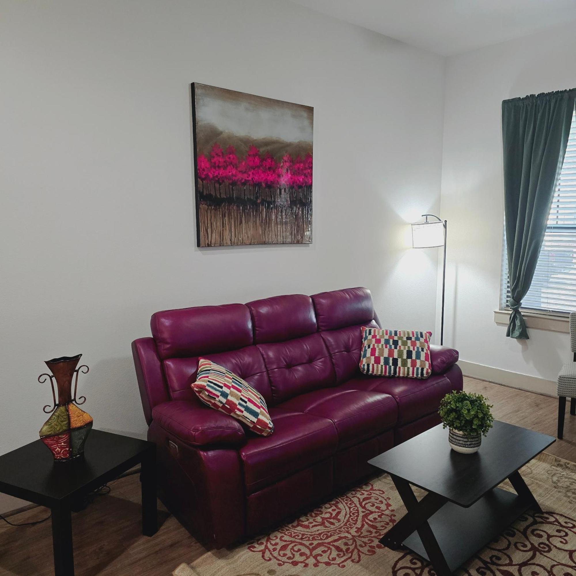 Midtown Downtown Breeze Apartment *