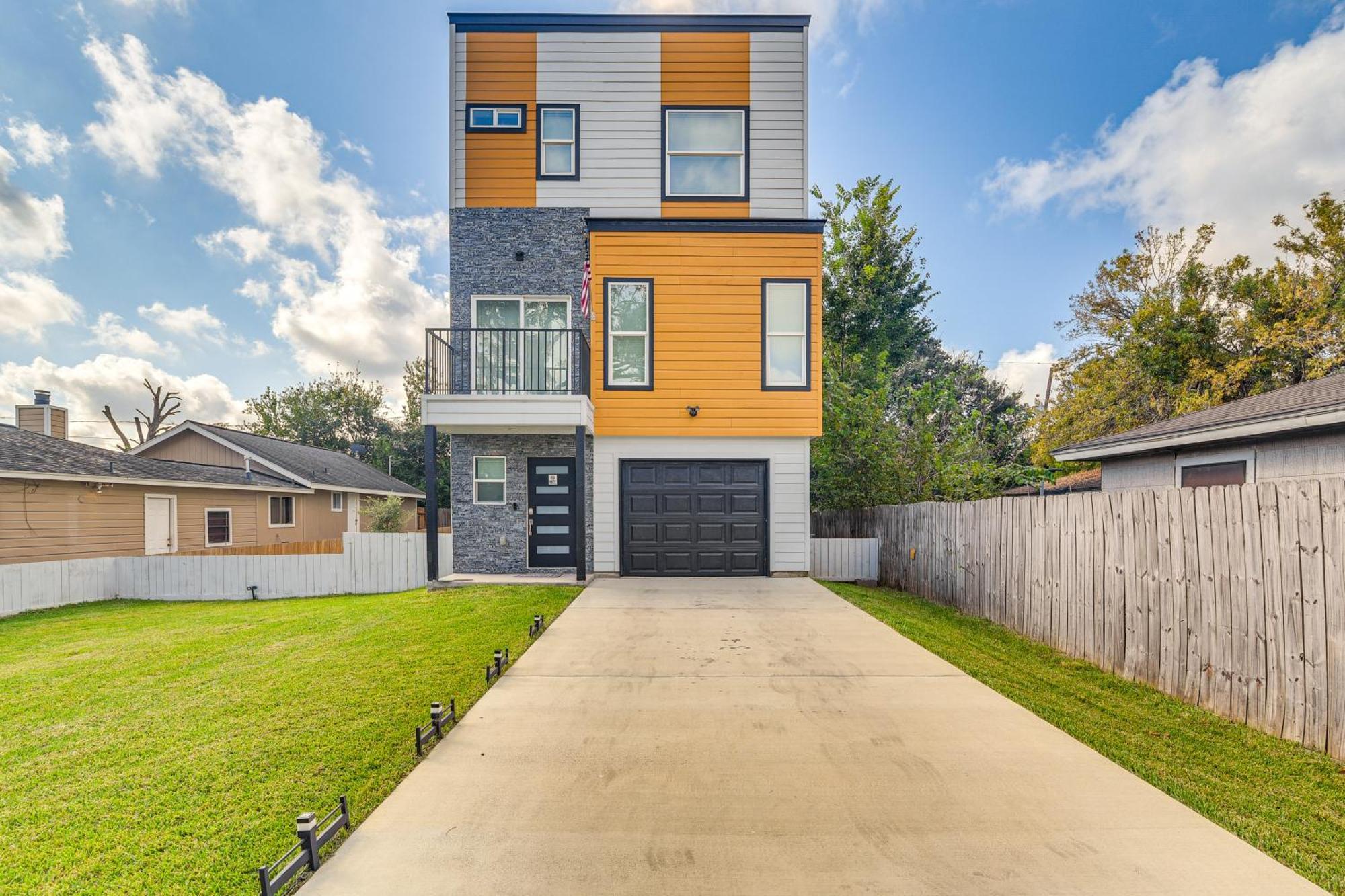 South Townhome With Patio And Gas Grill! * Houston