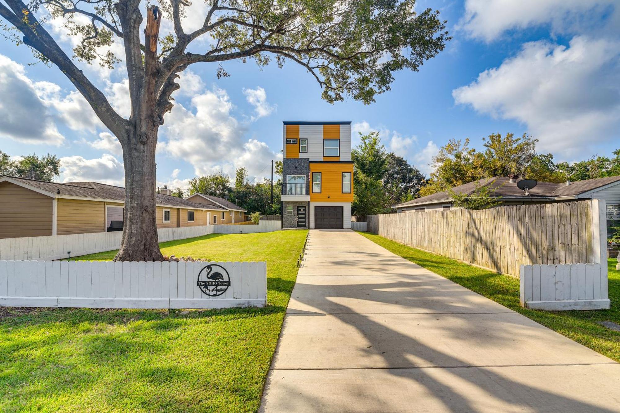 South Townhome With Patio And Gas Grill! Holiday home