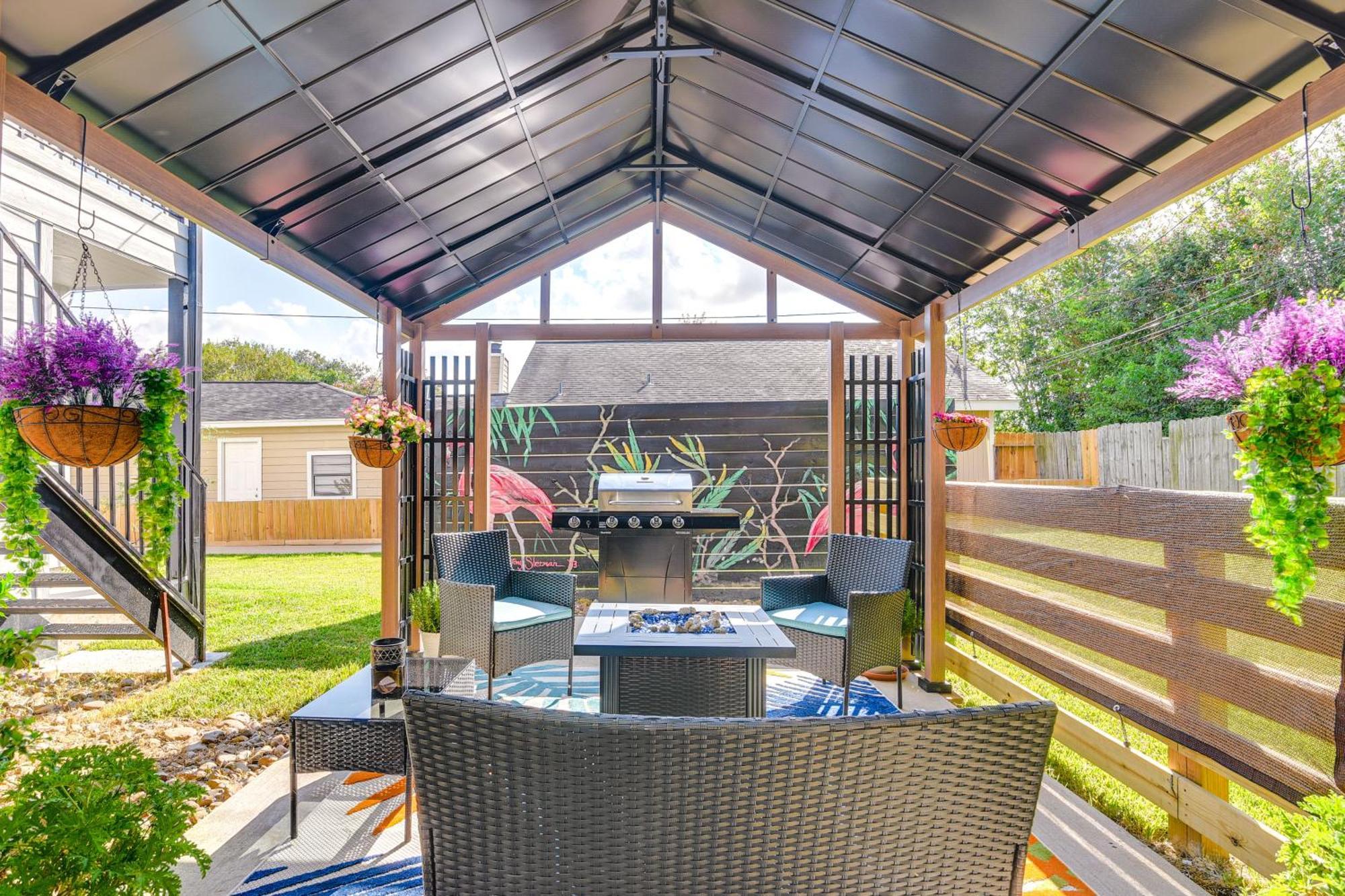 South Townhome With Patio And Gas Grill! Holiday home Houston