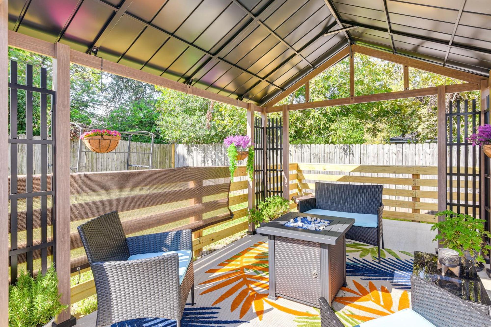 South Townhome With Patio And Gas Grill! Houston