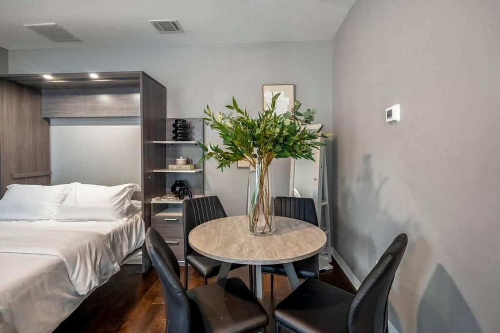 Palmer Retreat In The Heart Of Houston