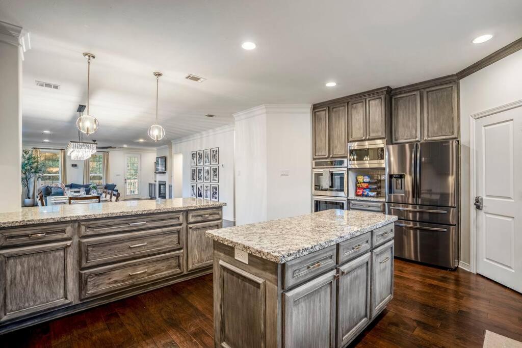 Vintage Hollywood Theater House In East Downtown Apartment Houston