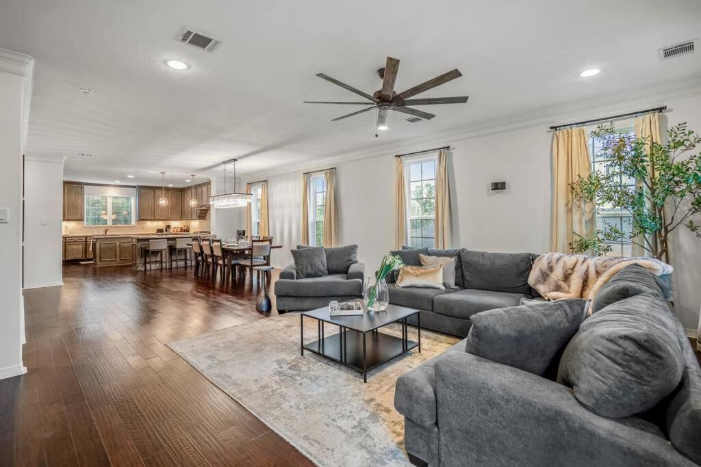 Vintage Hollywood Theater House In East Downtown Apartment