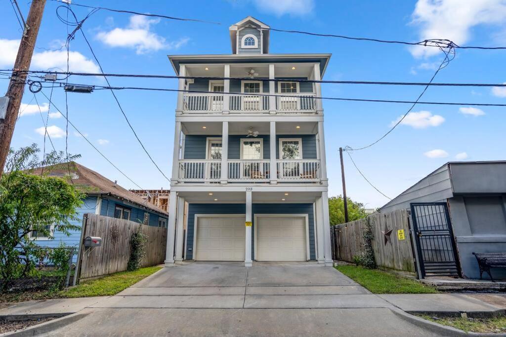 Vintage Hollywood Theater House In East Downtown Apartment Houston