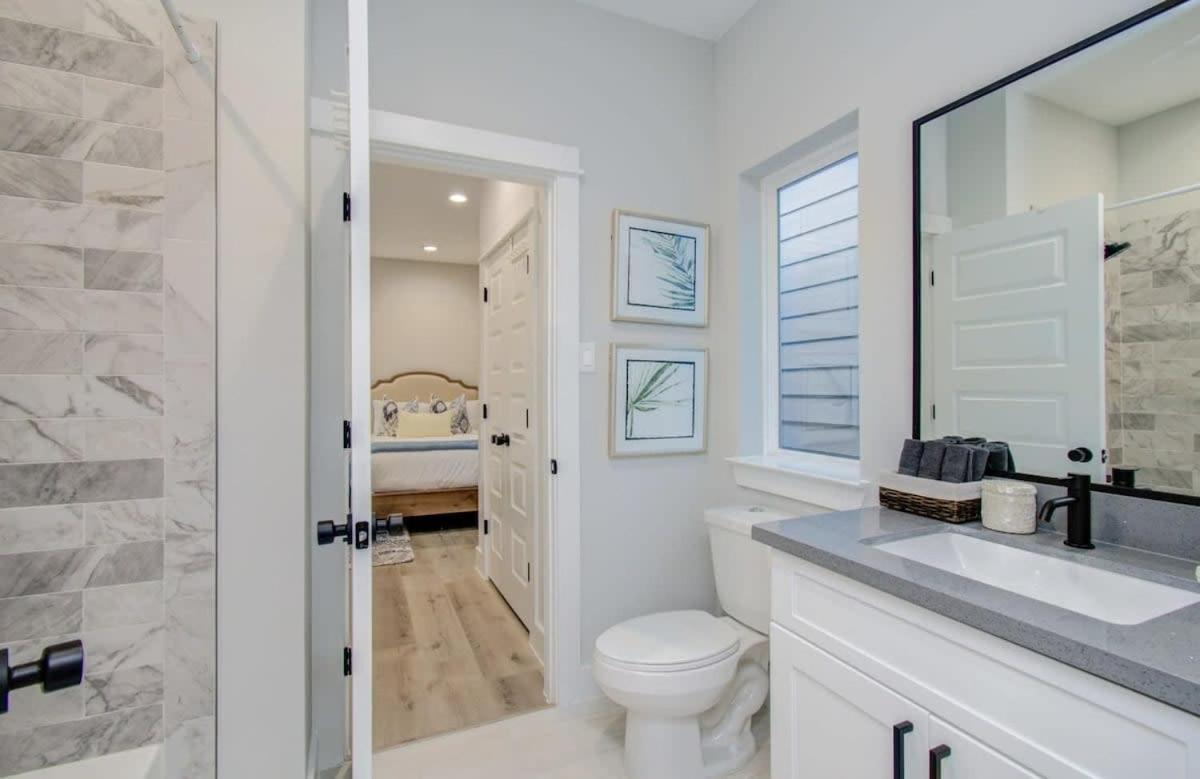 Heart Of - Modern 3bd Open-concept *