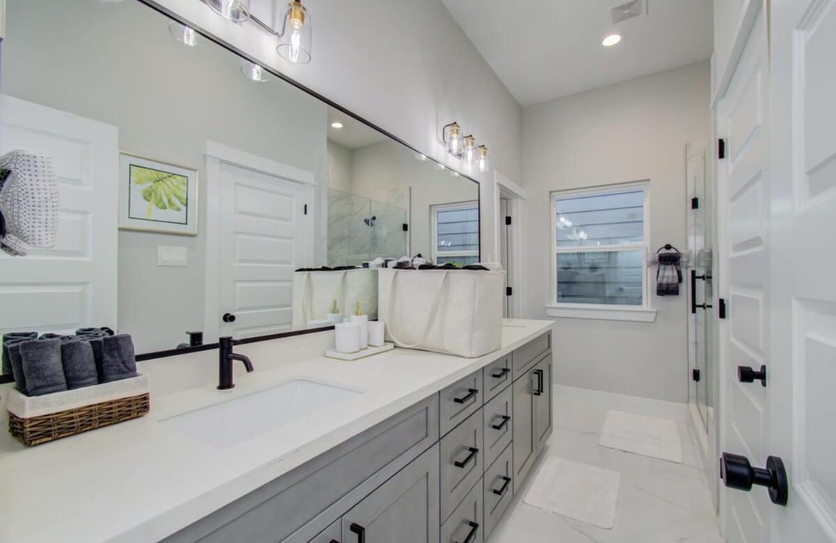 Heart Of - Modern 3bd Open-concept Houston