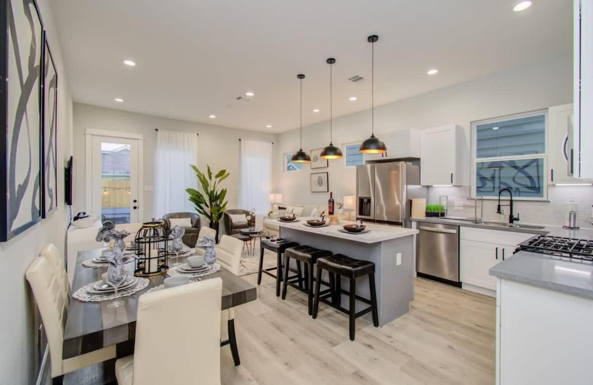 Heart Of - Modern 3bd Open-concept Holiday home Houston