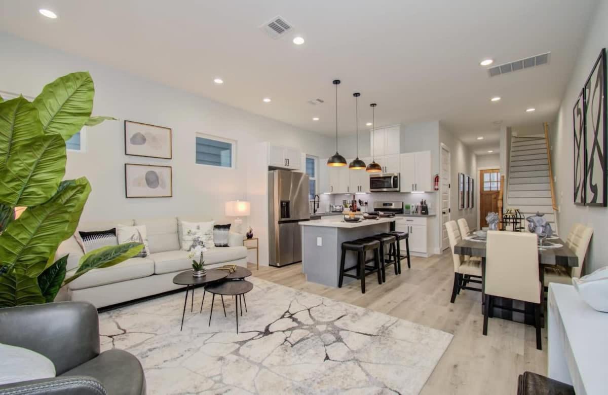 Heart Of - Modern 3bd Open-concept Houston