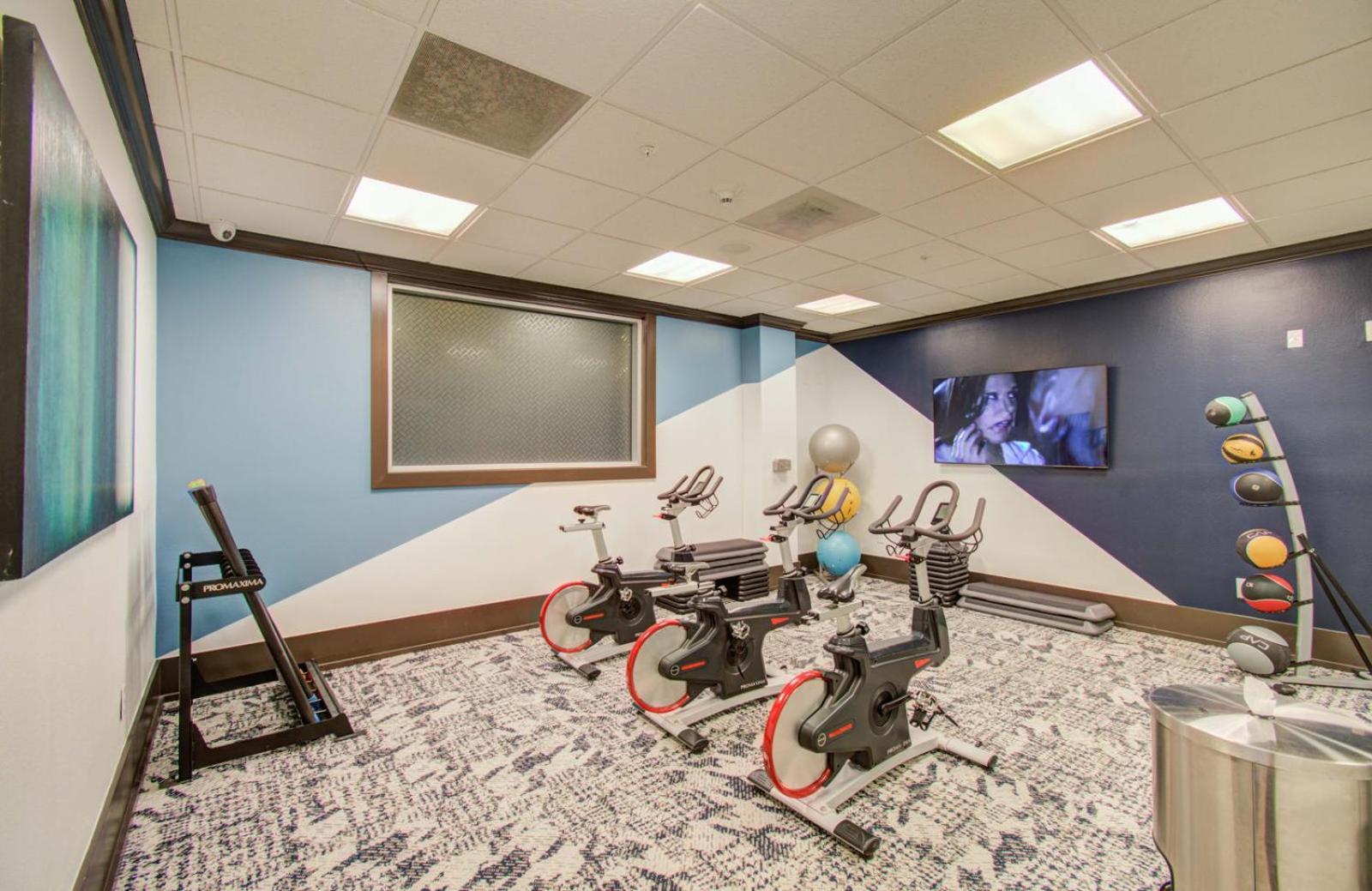 3bd Luxury Convenience W Pool Gym