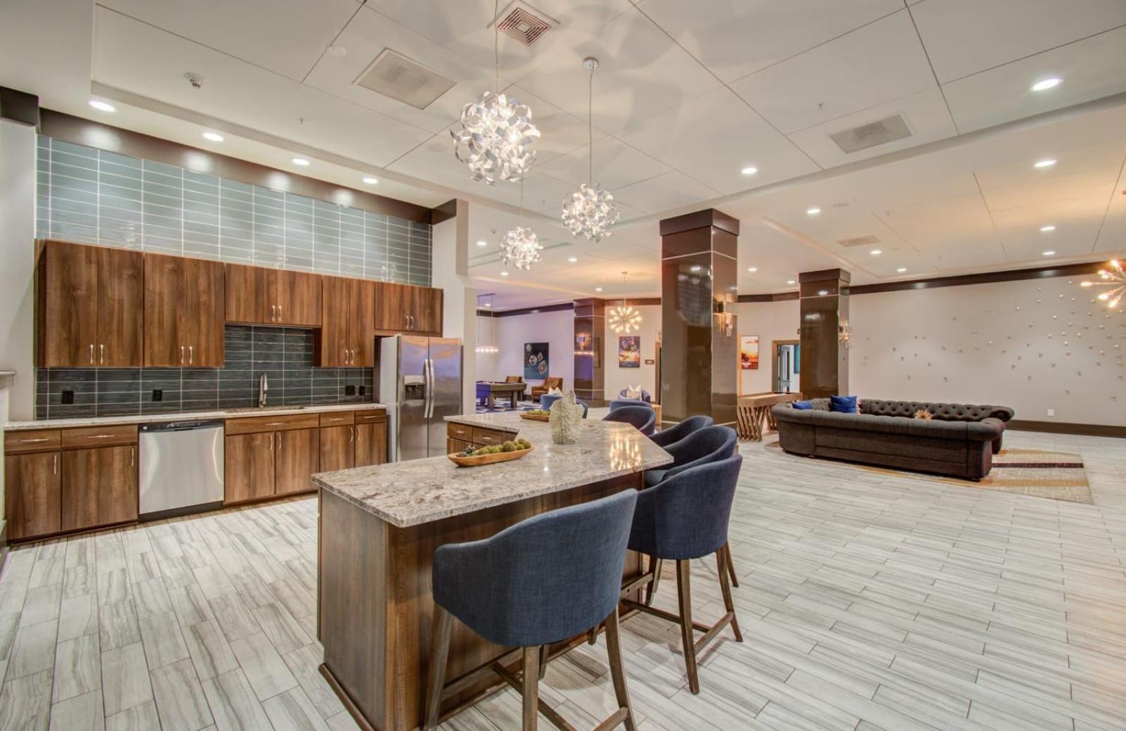 Apartment 3bd Luxury Convenience W Pool Gym *