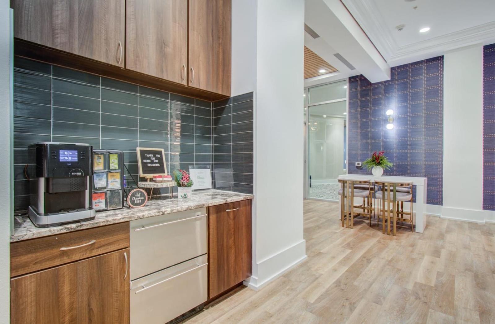 3bd Luxury Convenience W Pool Gym Houston