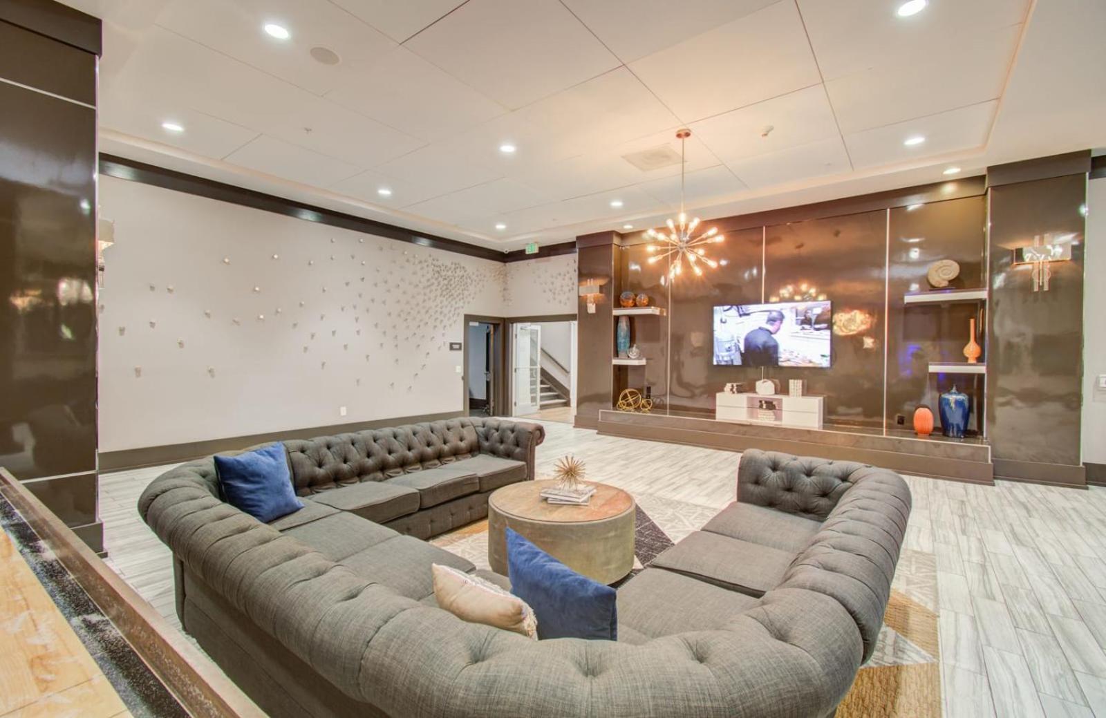 3bd Luxury Convenience W Pool Gym
