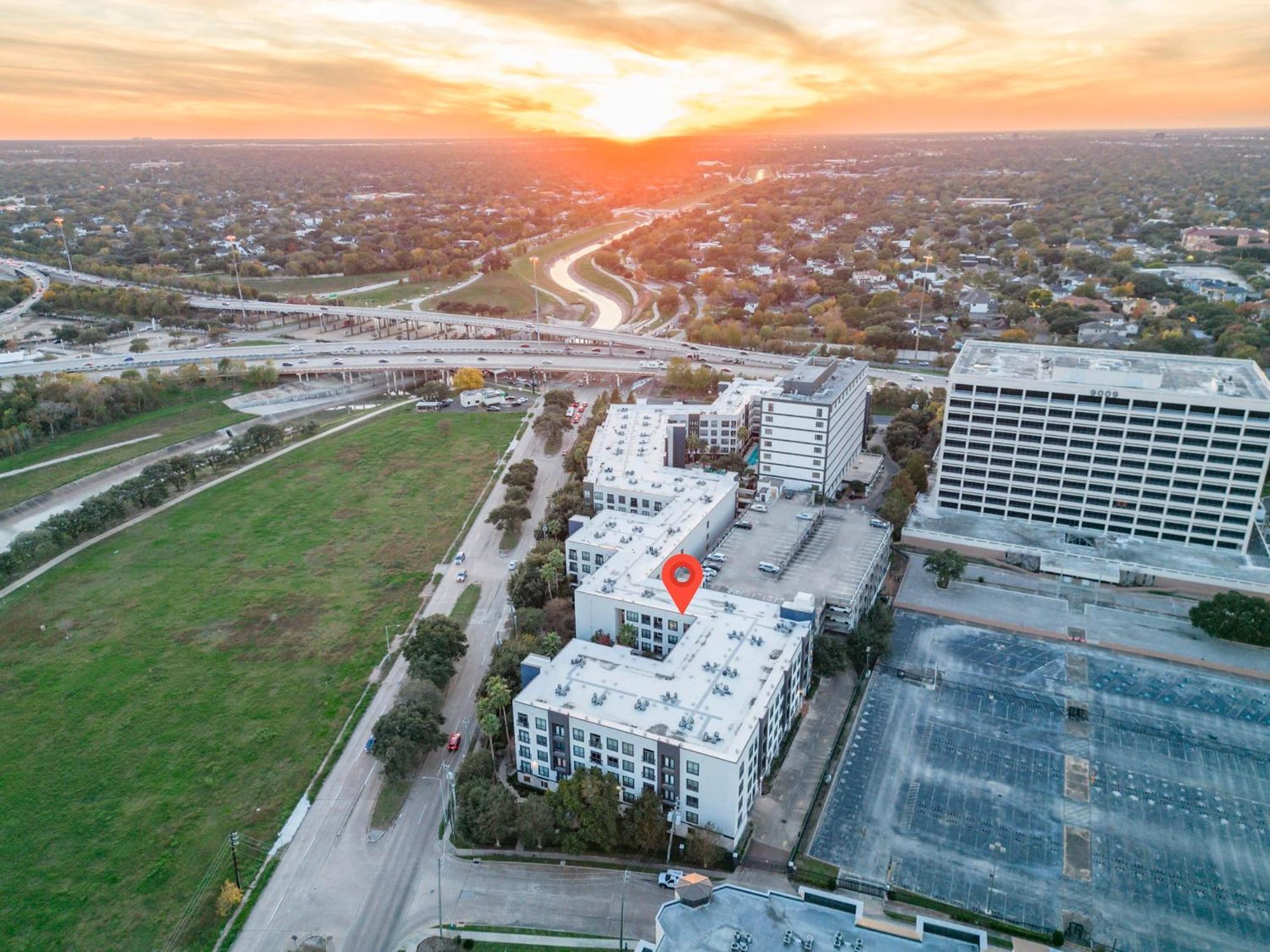 Apartment 3bd Luxury Convenience W Pool Gym Houston