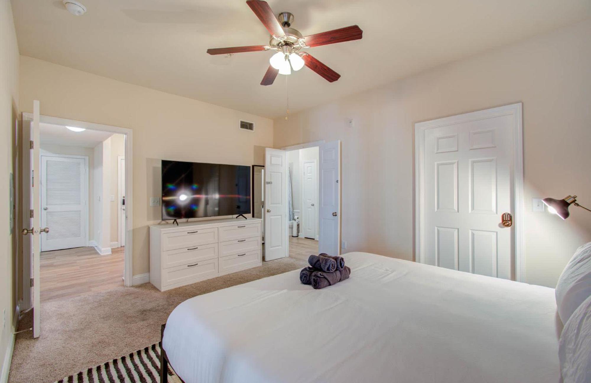 3bd Luxury Convenience W Pool Gym Apartment *