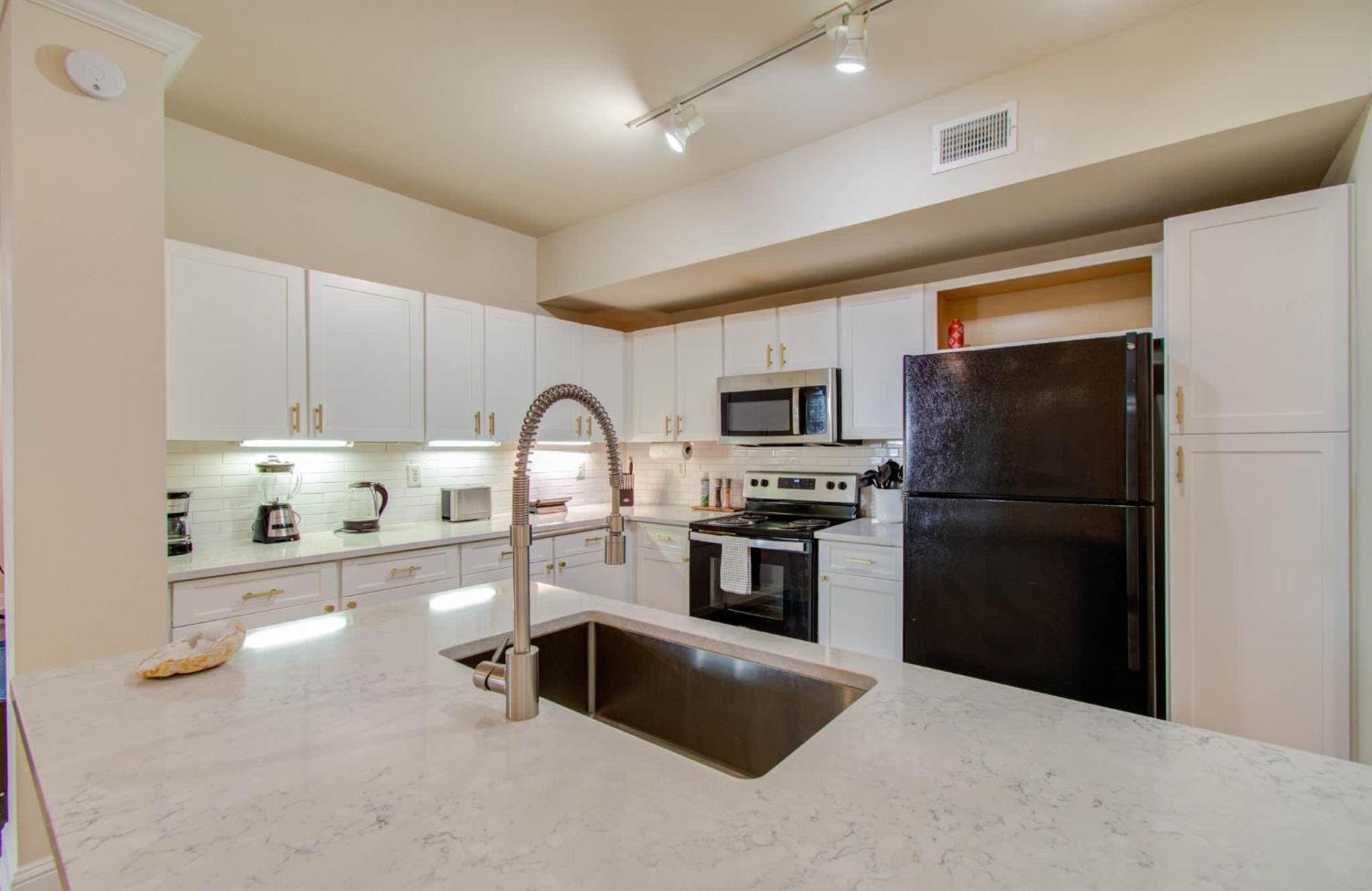 3bd Luxury Convenience W Pool Gym Apartment Houston