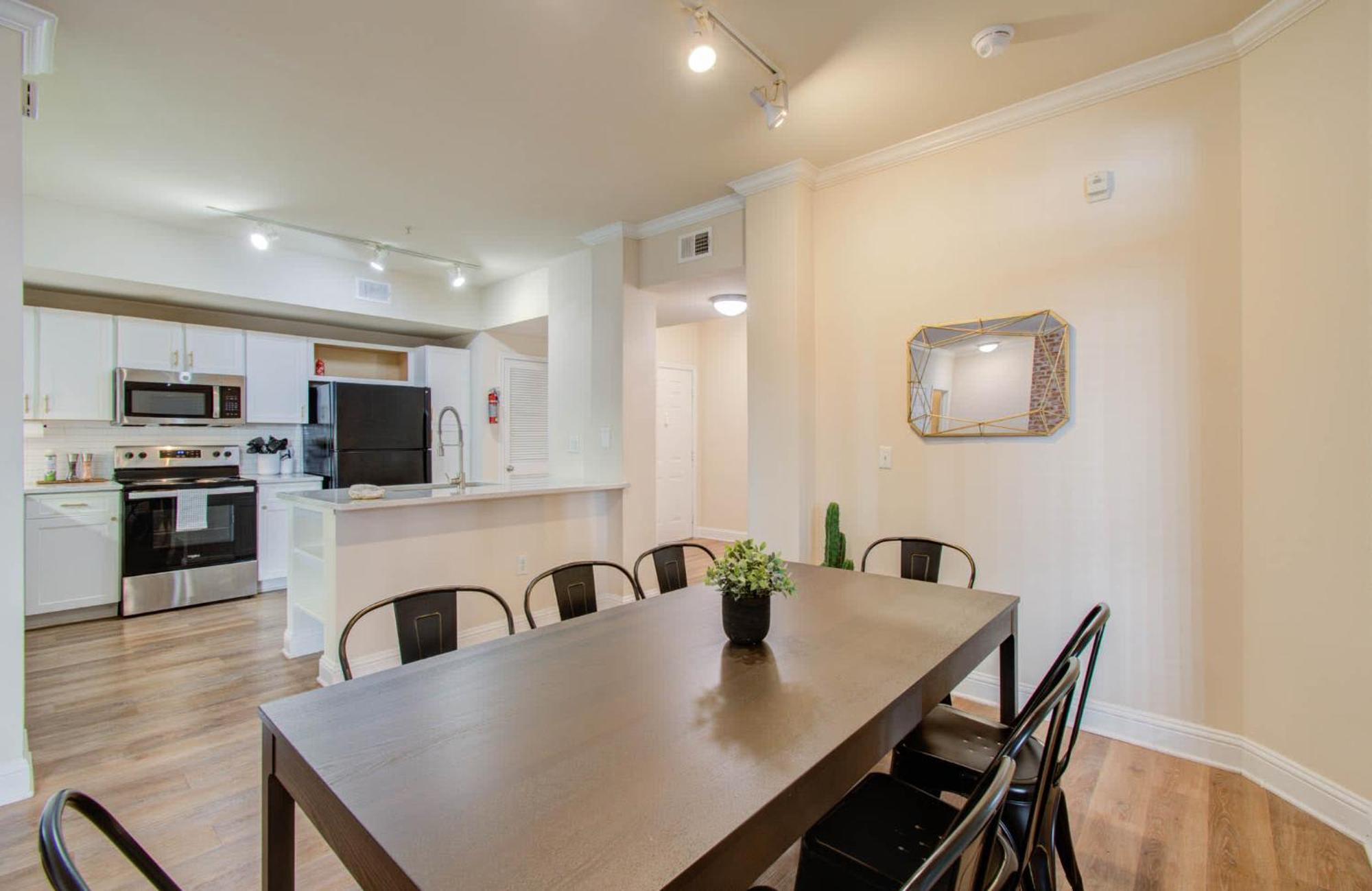 Apartment 3bd Luxury Convenience W Pool Gym Houston