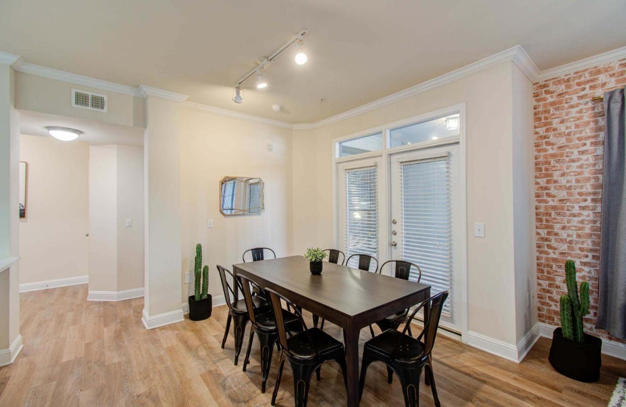 3bd Luxury Convenience W Pool Gym
