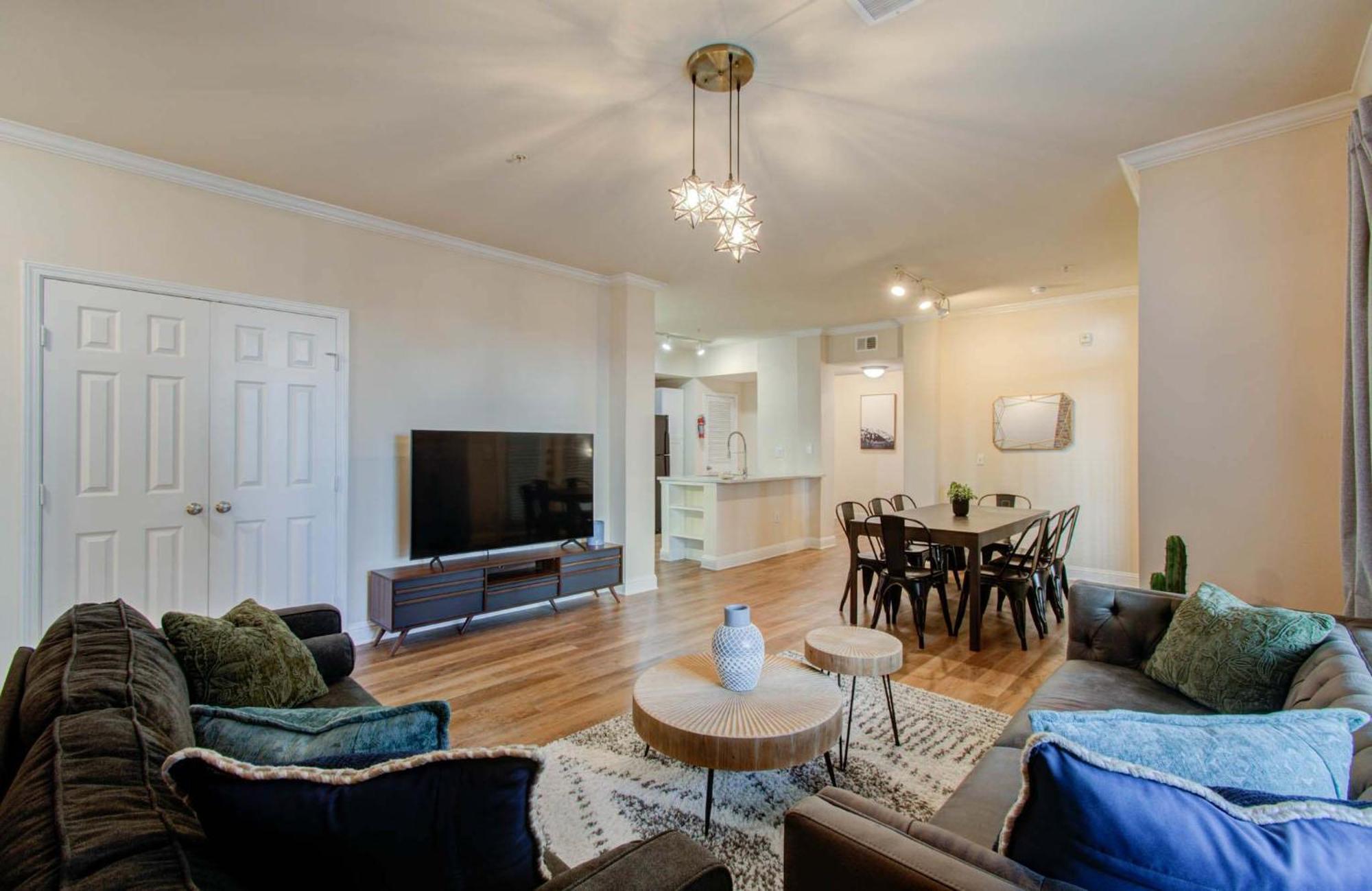 Apartment 3bd Luxury Convenience W Pool Gym Houston