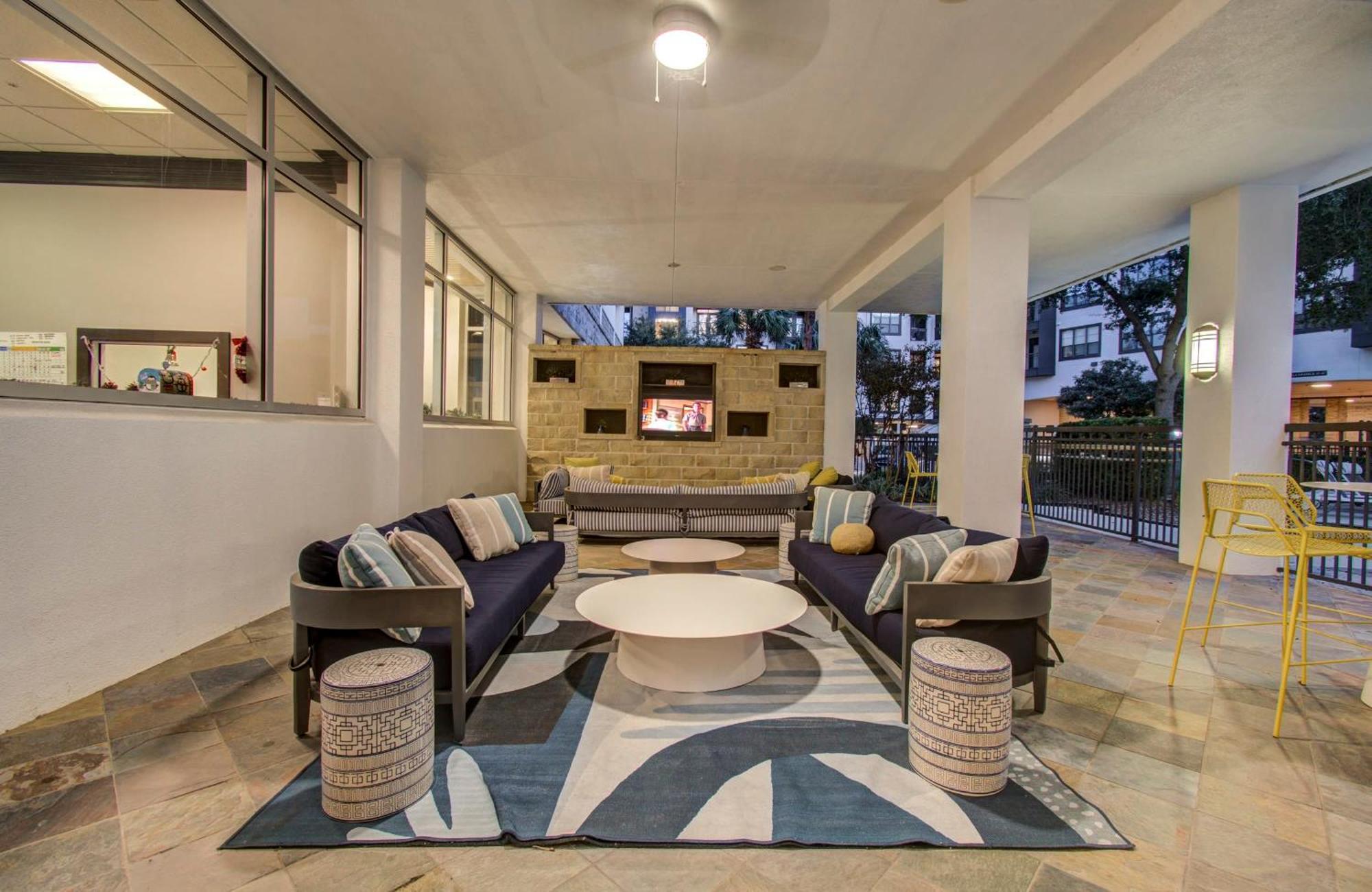 3bd Luxury Convenience W Pool Gym Houston